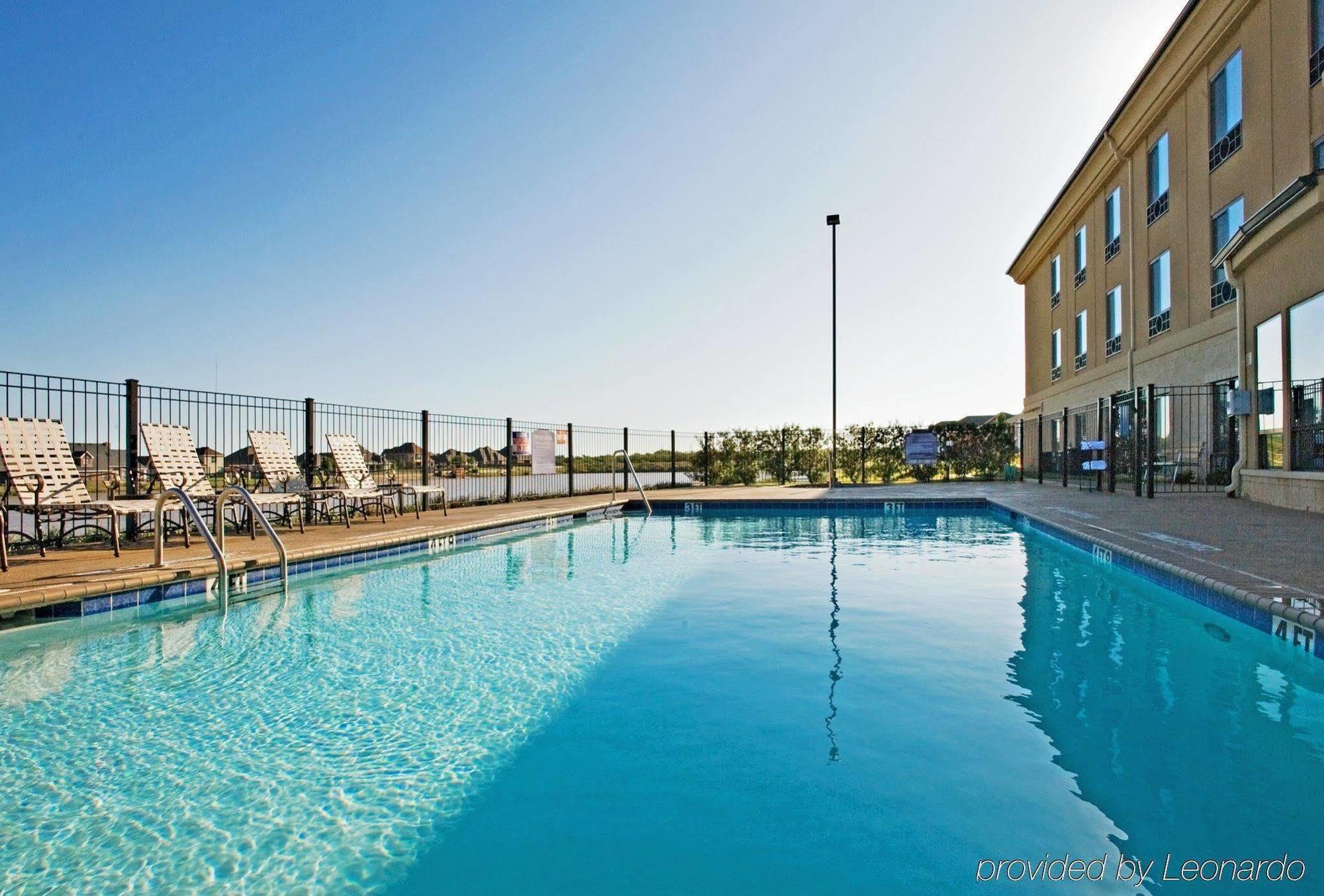 Holiday Inn Express Hotel & Suites Wichita Falls, An Ihg Hotel Exterior foto